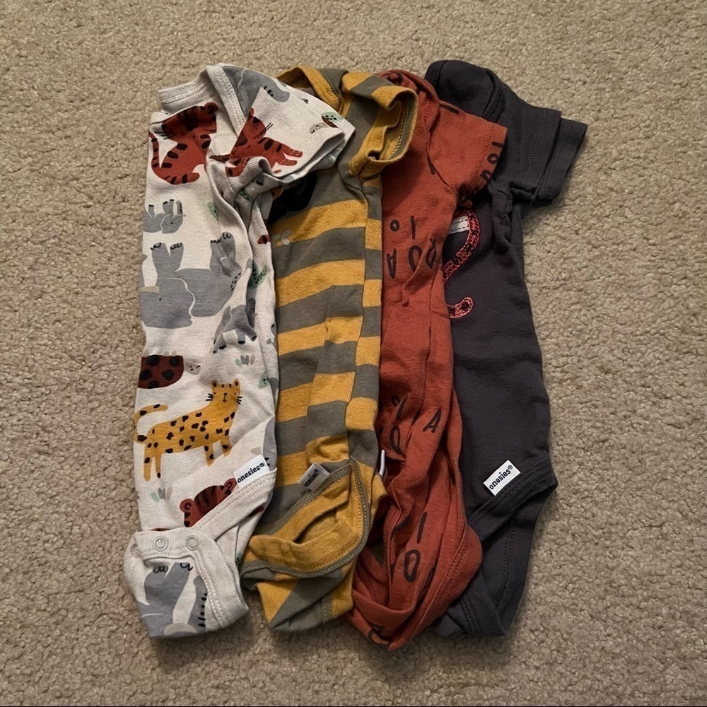 Gerber Onesies-‎ Bundle of 4